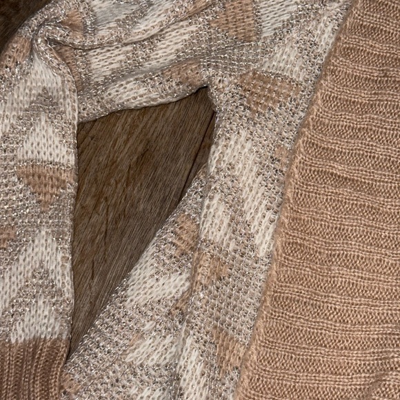 Maurices• Geometric Silver Shimmer Cardigan - Picture 4 of 9